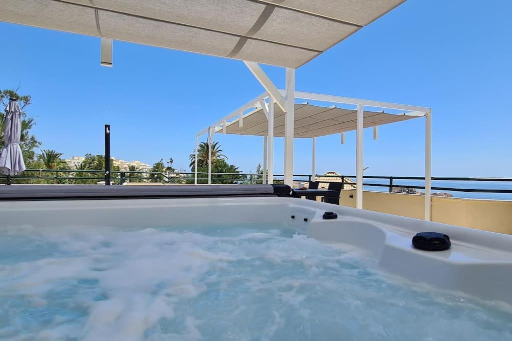 Luxury Penthouse With Sea&Mountain Views & Hot Tub - Tranquility & Rest Apartment Беналмадена Екстериор снимка
